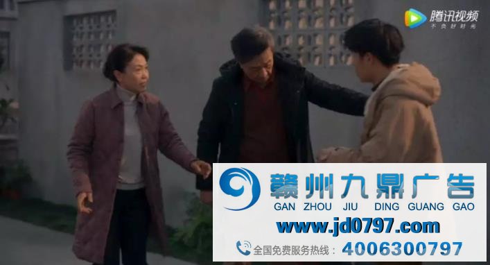 同时借助明星kol的话题热度为品牌年货节铺垫