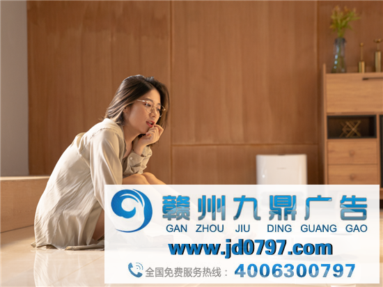 这个品牌真果敢,给脚拍了支广告
