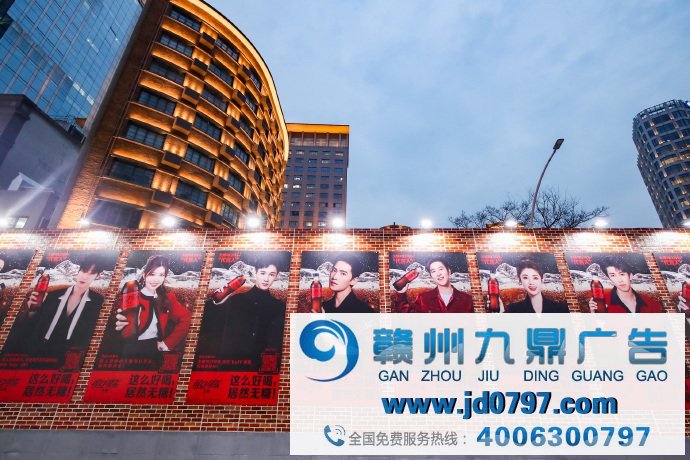 无糖可口可乐官宣“代言人”，线下AI海报竟出现了素人...